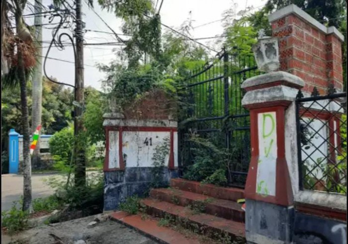 Di Jual Rumah Hitung Tanah Di Kebon Jeruk